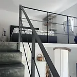 Lavalehouse