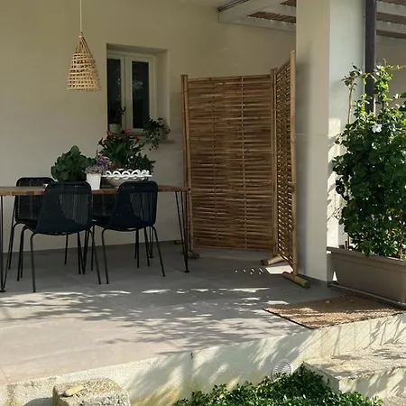 Lavalehouse Vakantiehuis *