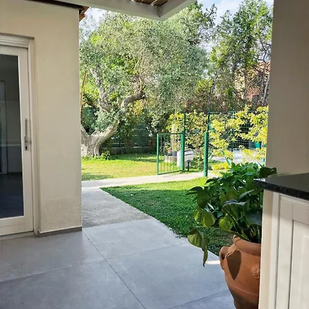 Lavalehouse 度假居